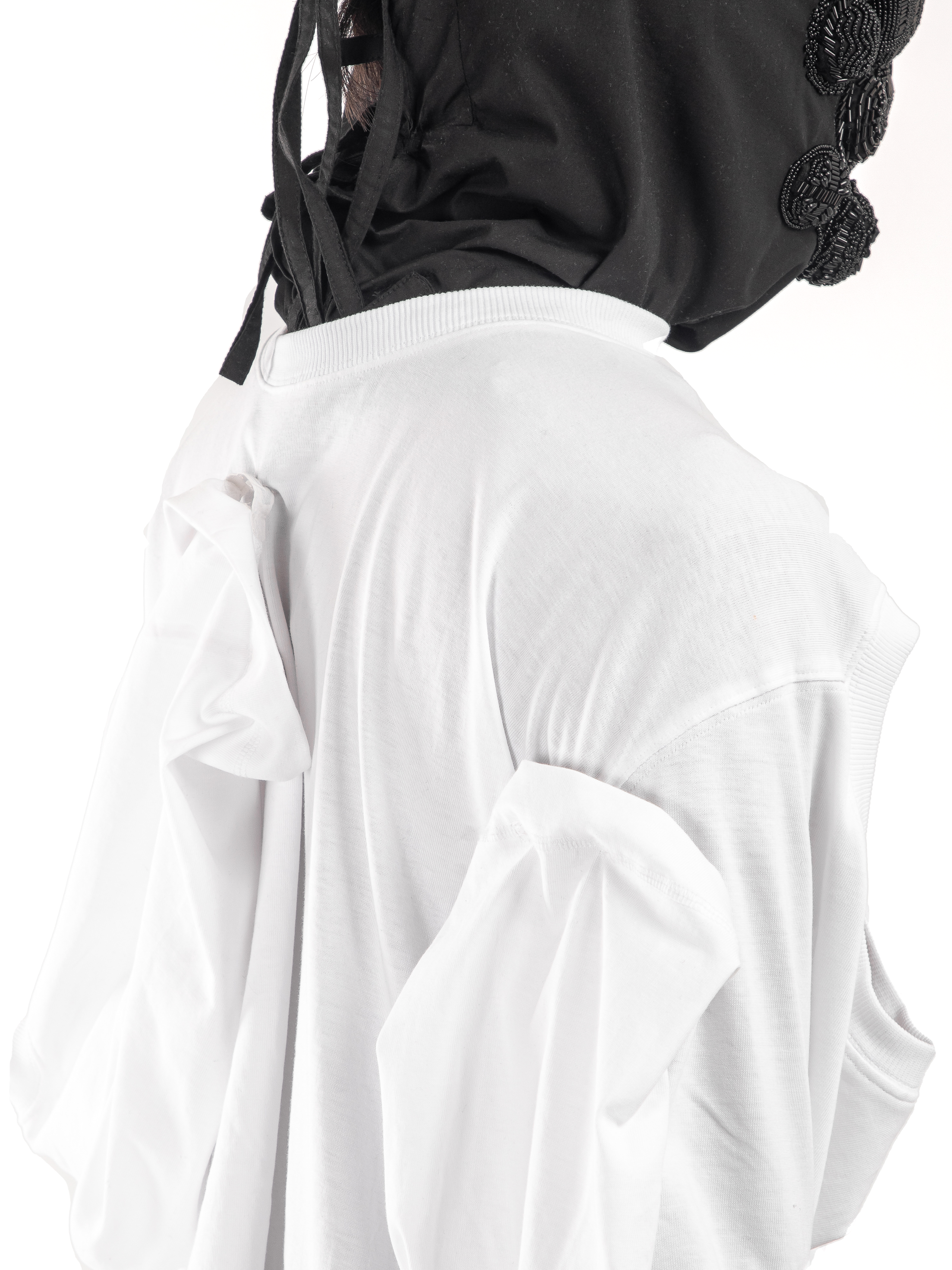 SIX HOLE TEE