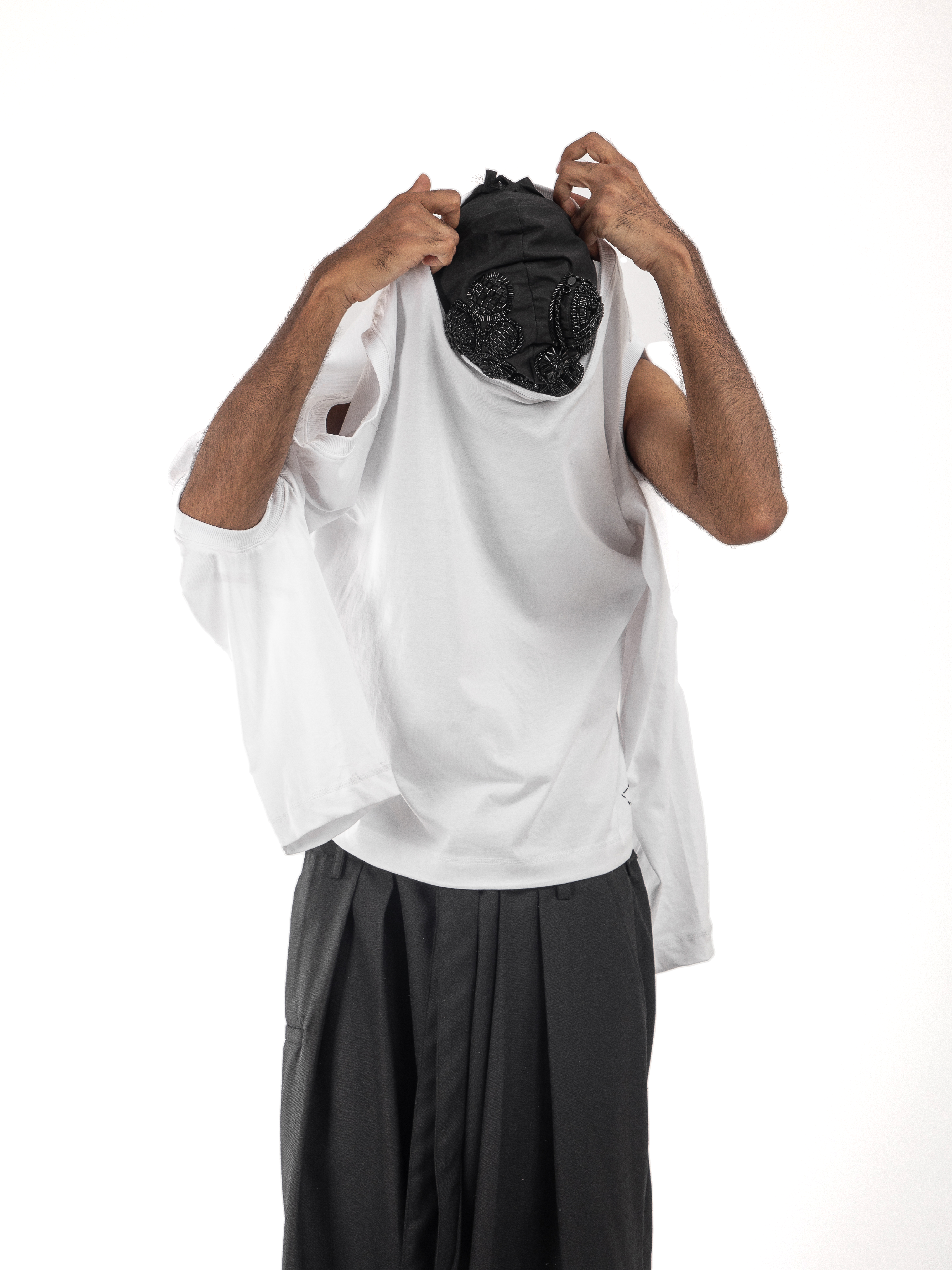 SIX HOLE TEE
