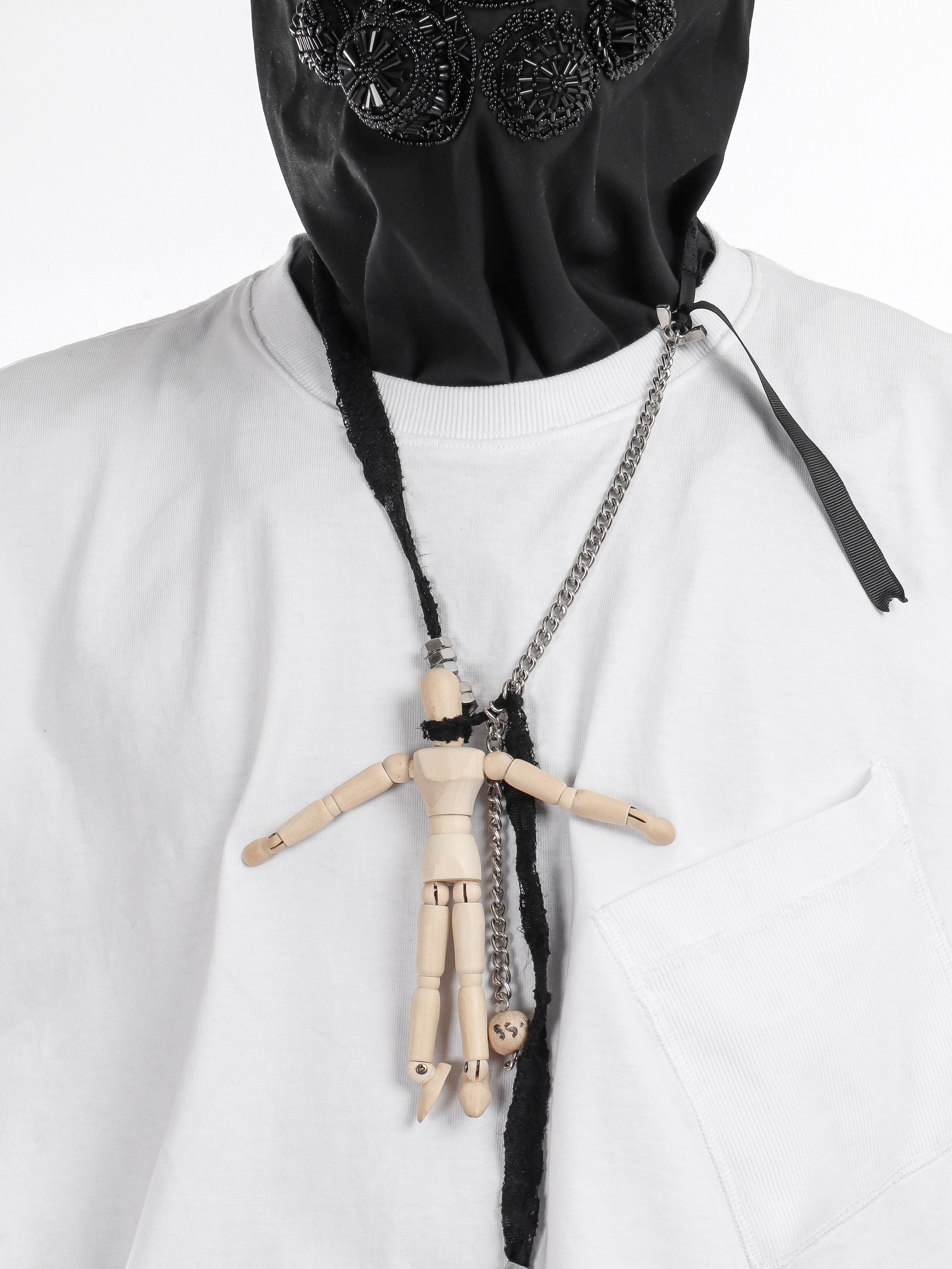 MANNEQUIN NECKLACE