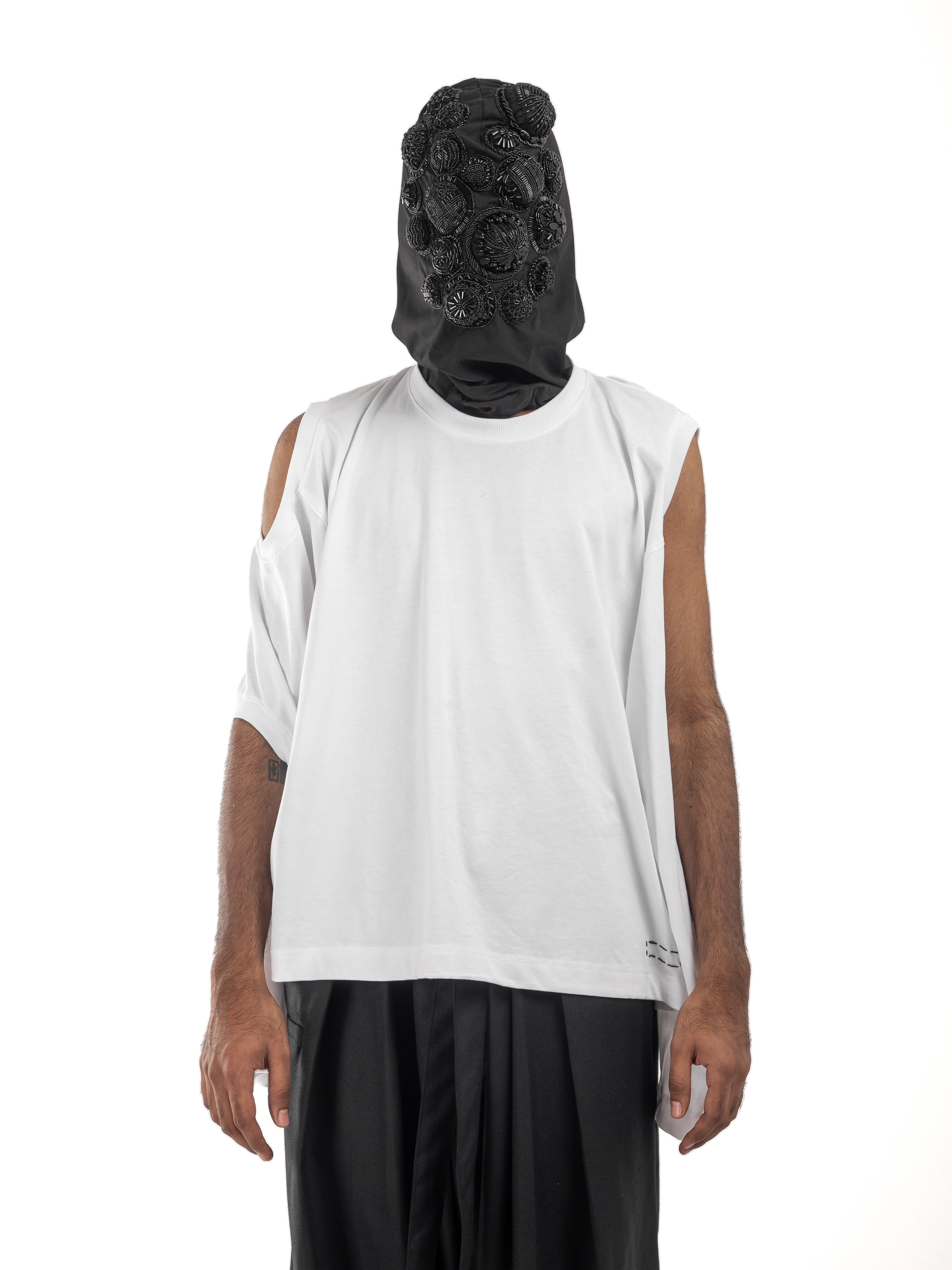 SIX HOLE TEE