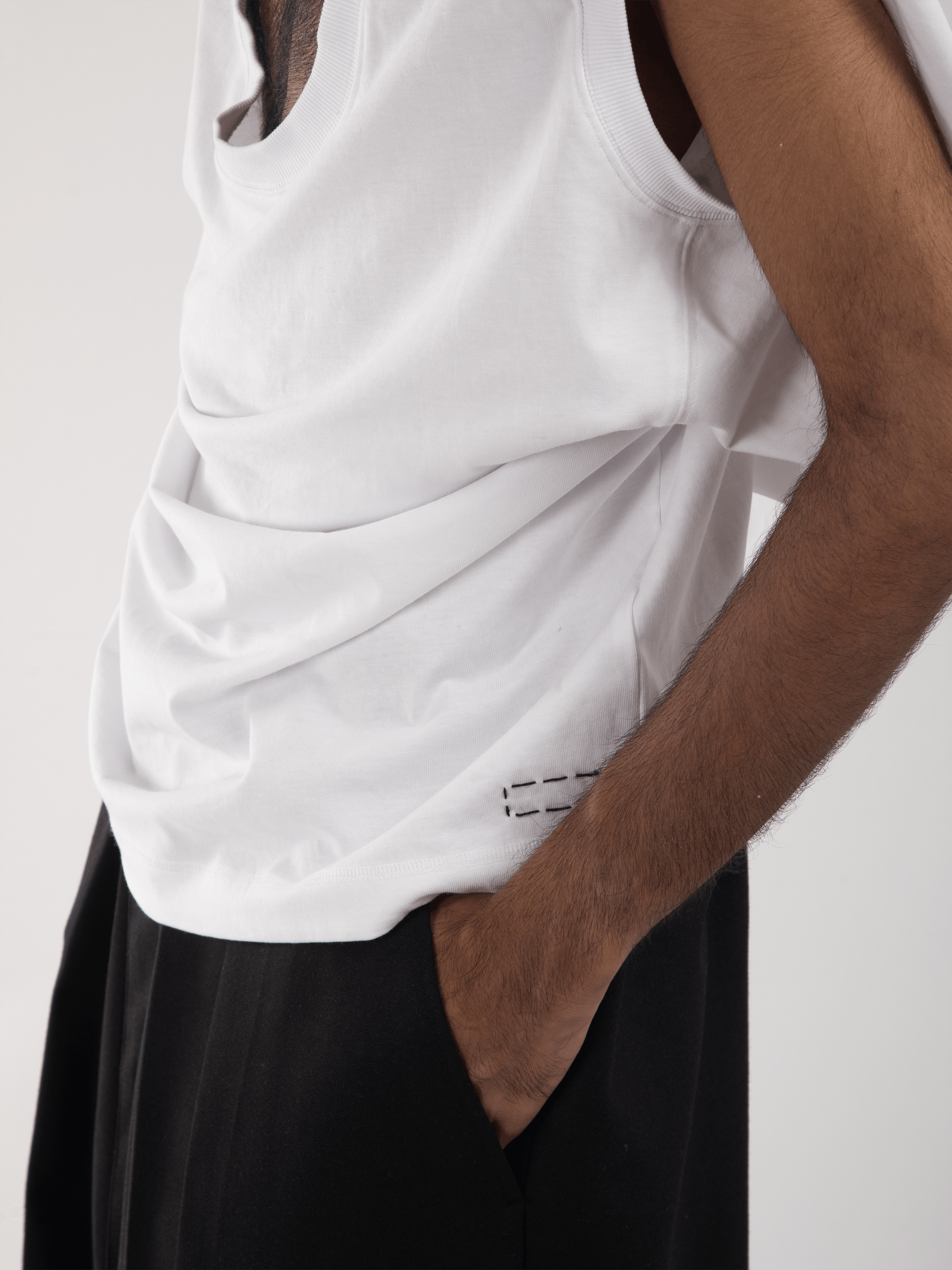 SIX HOLE TEE