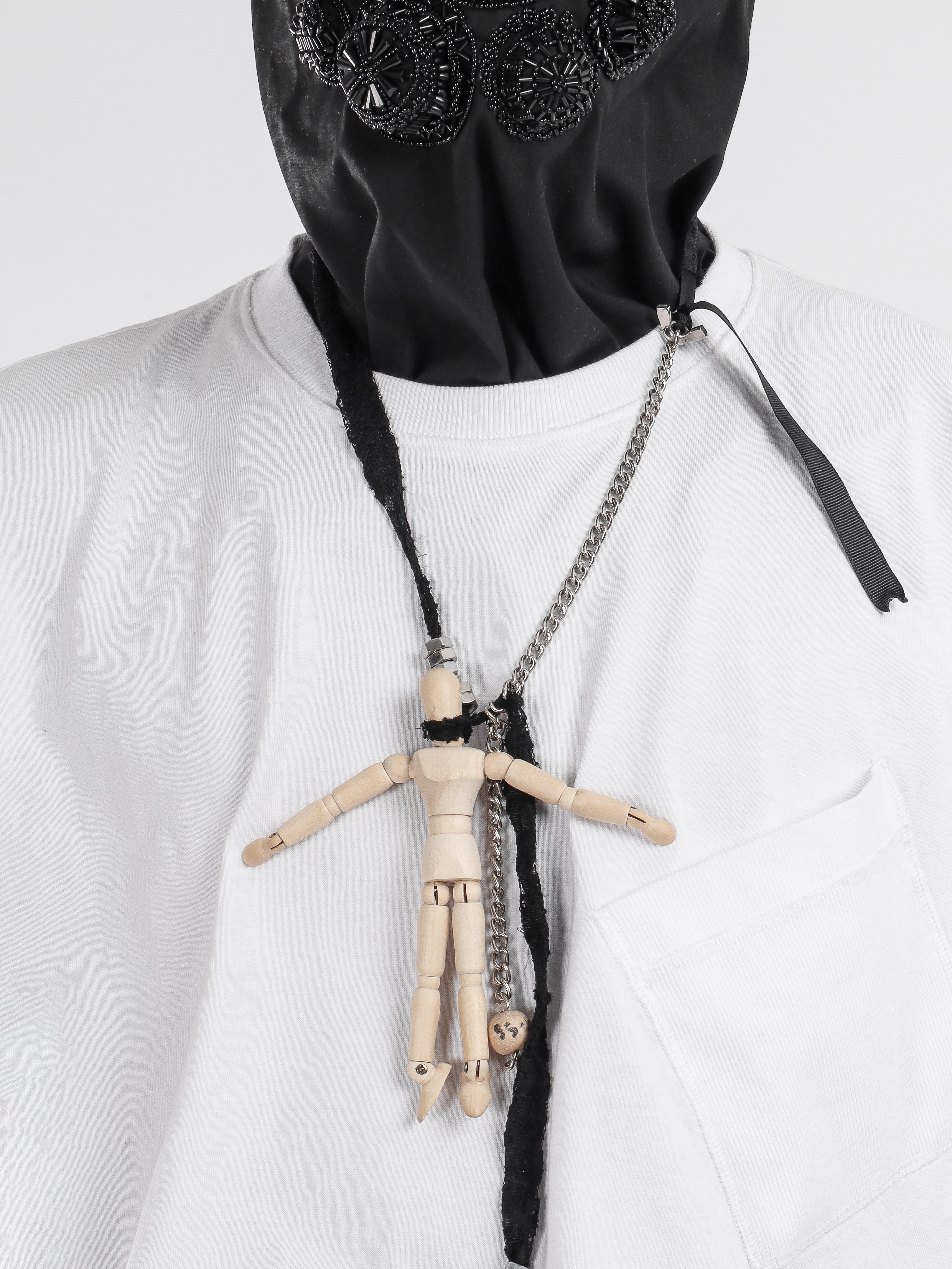 MANNEQUIN NECKLACE